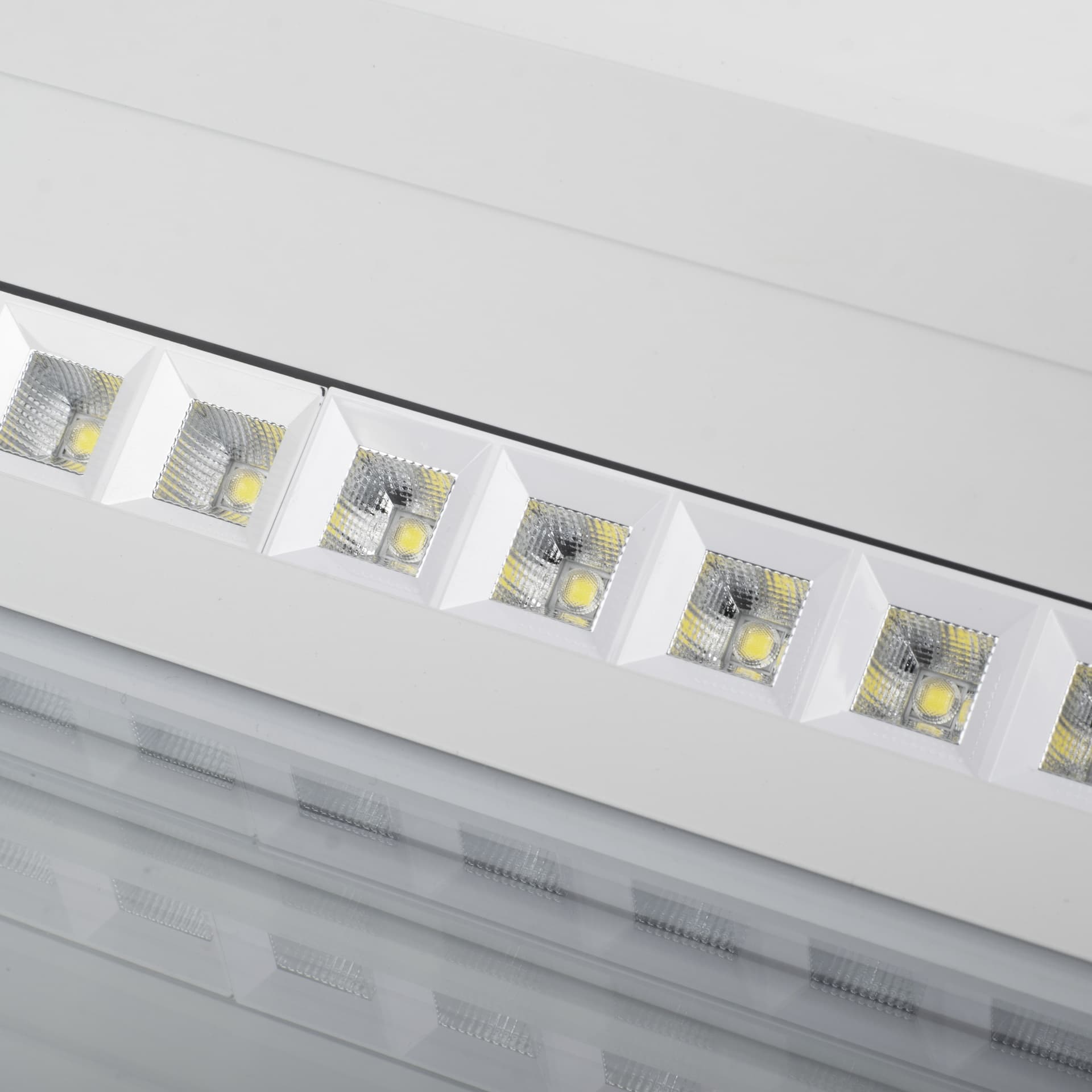***EYES * ČERNÁ LED LAMPA 6W 3000K (kopie)